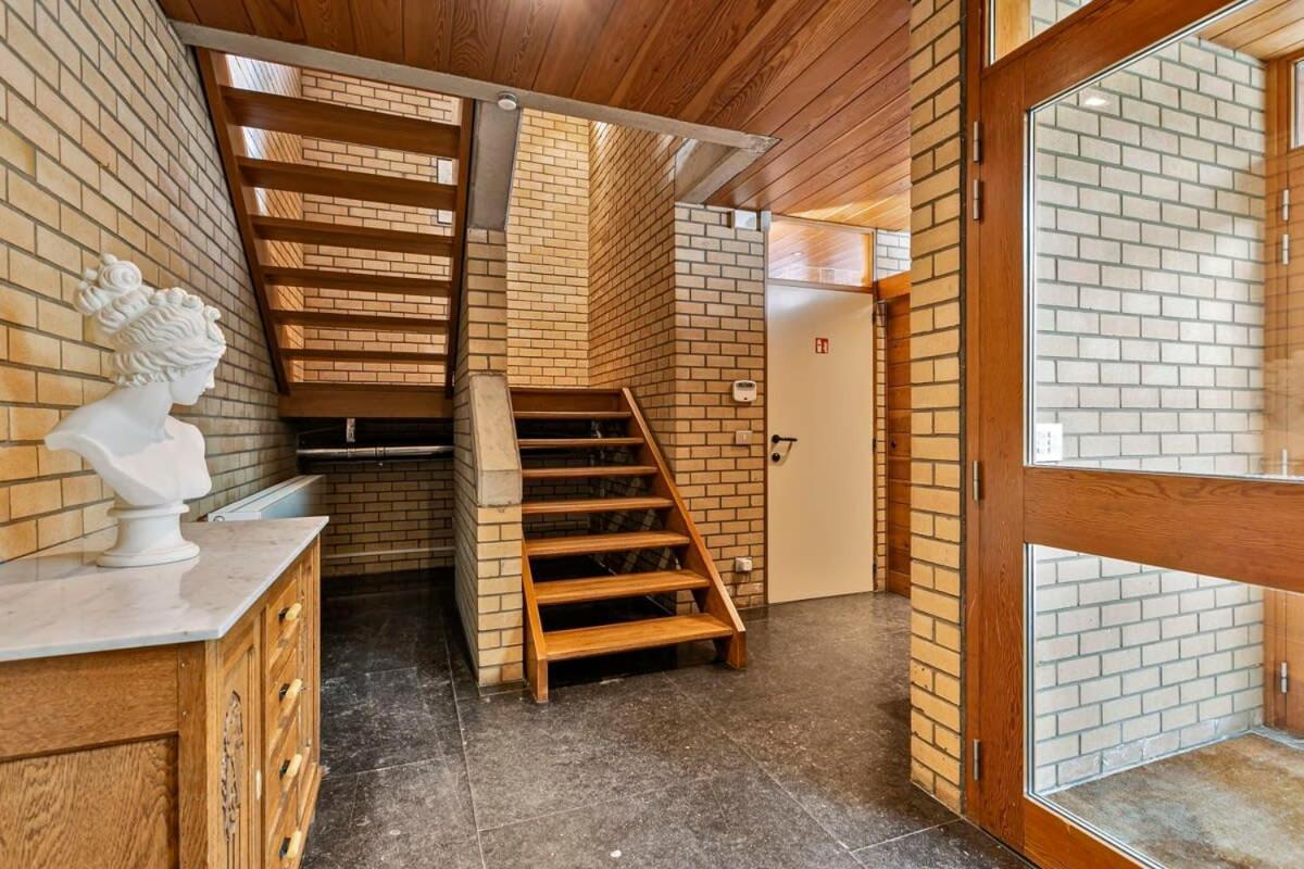 Eighties Modernist Design House With Garden Near The Vakantiehuis