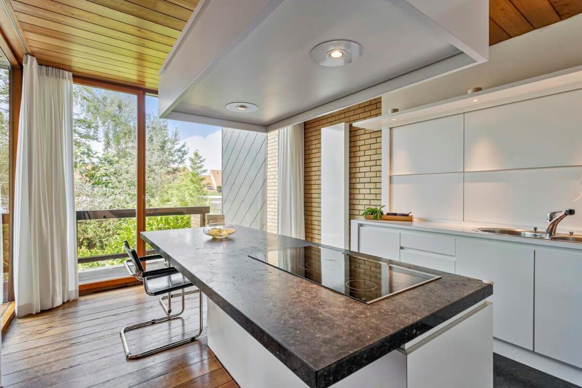 Vakantiehuis Eighties Modernist Design House With Garden Near The