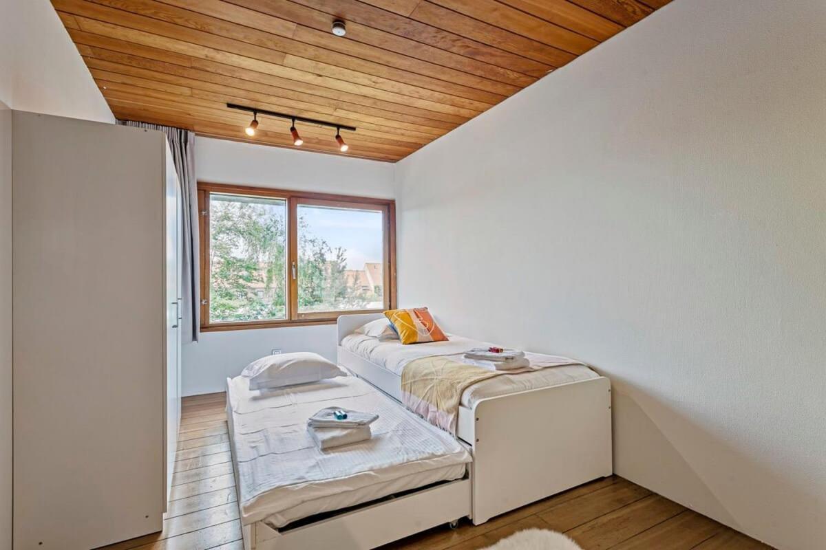 Eighties Modernist Design House With Garden Near The