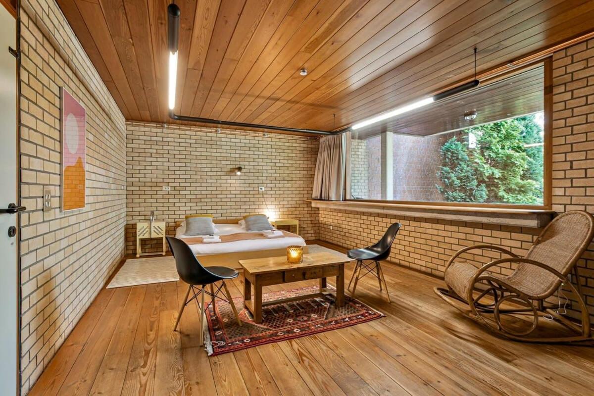 Eighties Modernist Design House With Garden Near The Vakantiehuis *