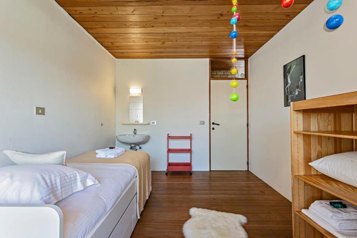 Eighties Modernist Design House With Garden Near The Vakantiehuis *