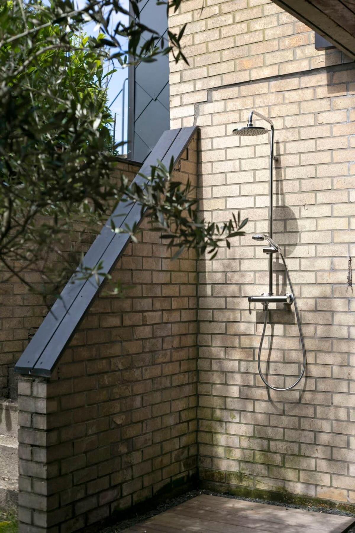 Eighties Modernist Design House With Garden Near The Vakantiehuis *